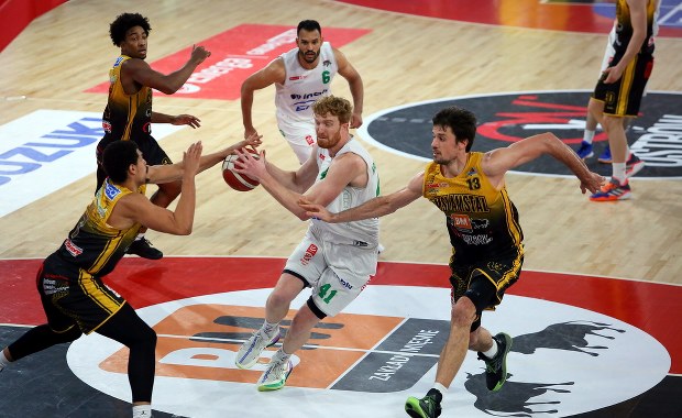 Finał Energa Basket Ligi: Koszykarze Zastalu Zielona Góra (nieco) bliżej tytułu