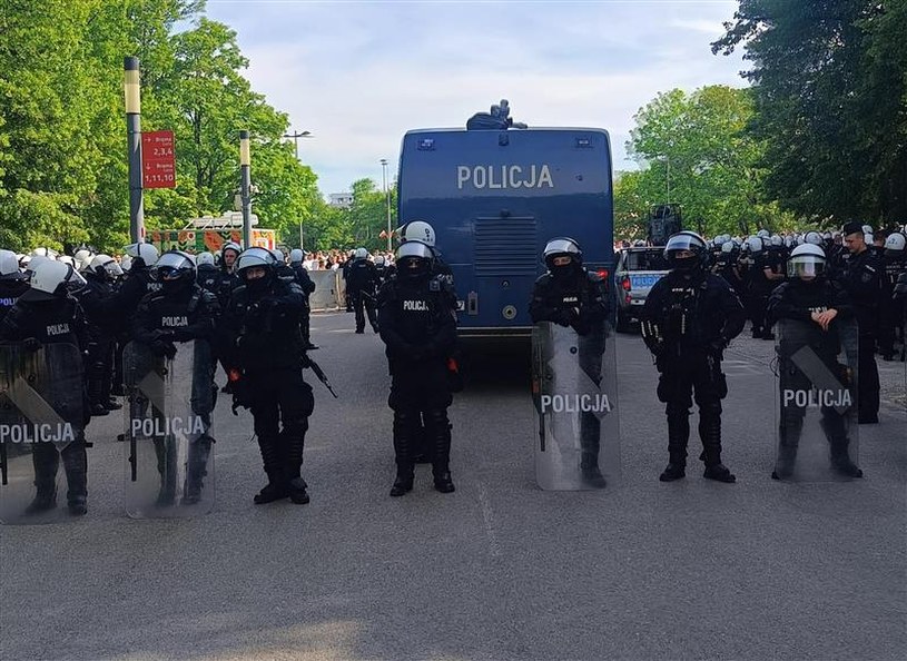 Finał Pucharu Polski. Gorąco pod Narodowym. Policja musiała użyć armatki wodnej