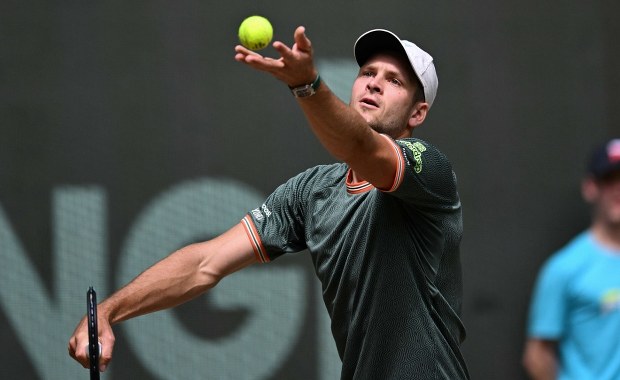 Finał turnieju tenisowego w Halle: Hurkacz przegrał z Sinnerem