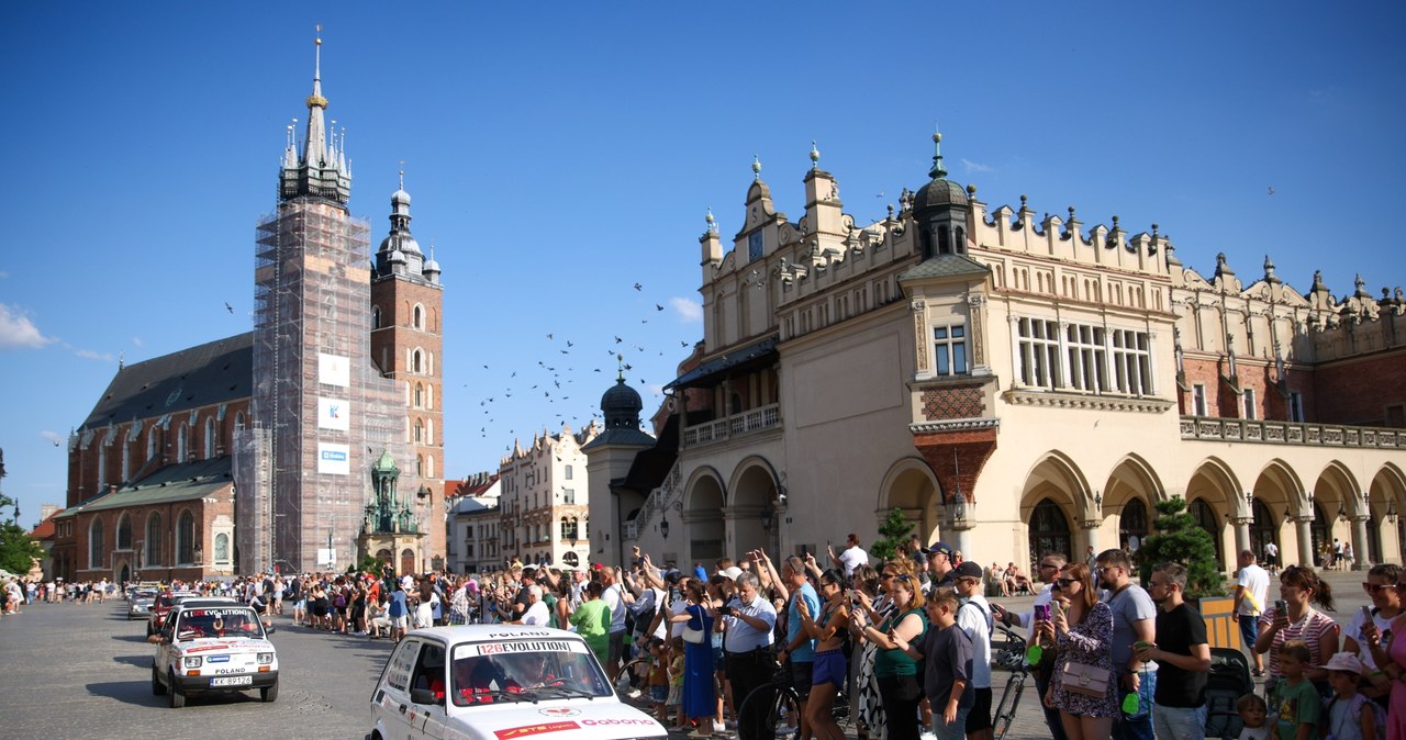 Finał Wielkiej Wyprawy Maluchów dla Dzieci na Rynku Głównym w Krakowie