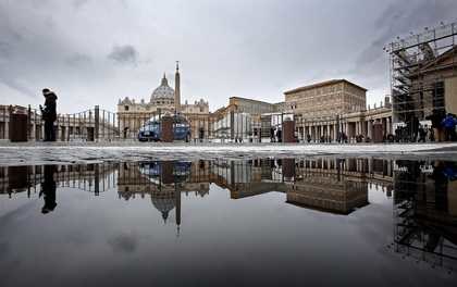 Finansowe kłopoty Watykanu: Co zastanie nowy papież /ALESSANDRO DI MEO    /PAP/EPA