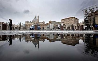 Finansowe kłopoty Watykanu: Co zastanie nowy papież 
