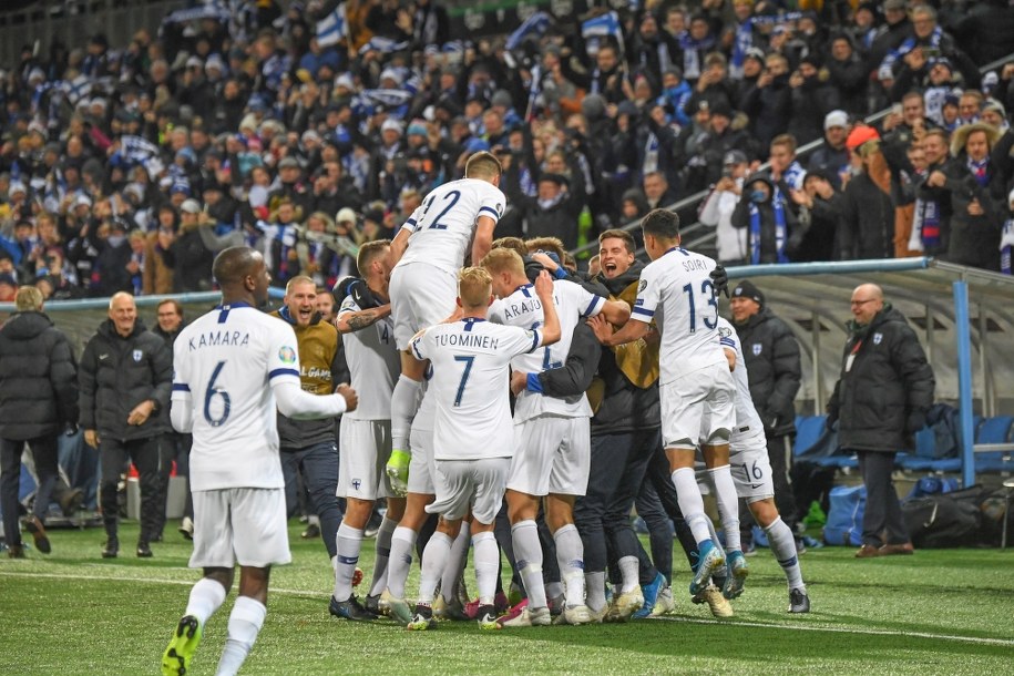 Finlandia po raz pierwszy w historii zagra w finale Mistrzostw Europy /Kimmo Brandt /PAP/EPA