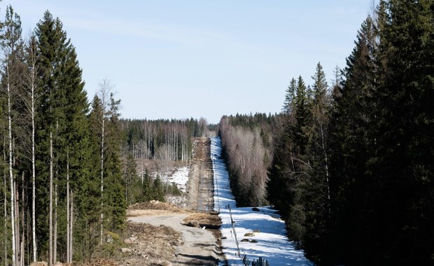 Finlandia zwiększy wysokość zapory na granicy z Rosją