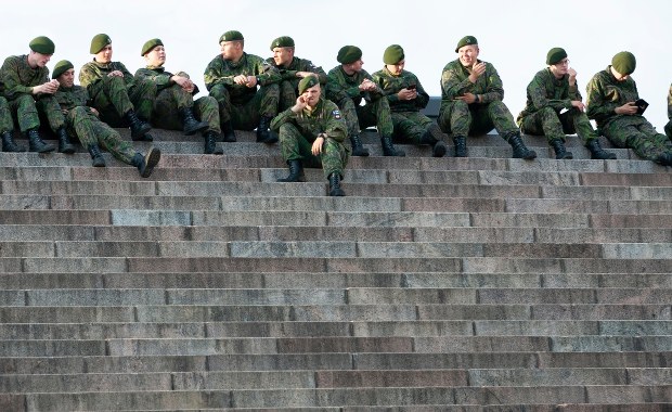 Finowie przygotowują się do wojny z Rosją. Masowo zgłaszają się na szkolenia