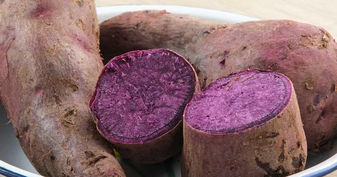 Fioletowe ziemniaki mają podobne wartości odżywcze do zwykłych odmian tego warzywa /Tyas Indayanti /Canva Pro