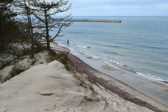 Fioletowy piasek na plaży w Mielnie 