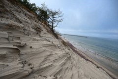 Fioletowy piasek na plaży w Mielnie 