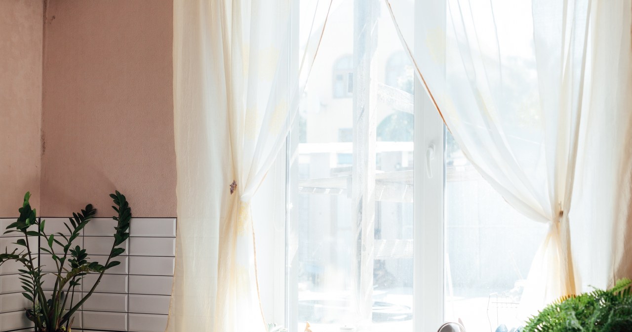 Firanki do kuchni. Na jaki fason warto postawić? /Pixel