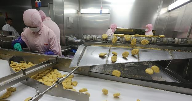 Firma Husi Food fałszowała daty produkcji na swojej żywności /AFP