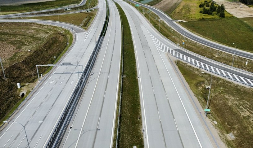 Firma, która miała wytyczyć przebieg nowego odcinka drogi S7 zrezygnowała z podpisania umowy. /zdjęcie ilustracyjne/ /Piotr Molecki /East News