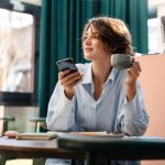 technologia Firmy AI otwierają kawiarnie. Po co im lokale w realnym świecie?