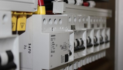 Firmy energetyczne nie wycofują się z podwyżek cen prądu