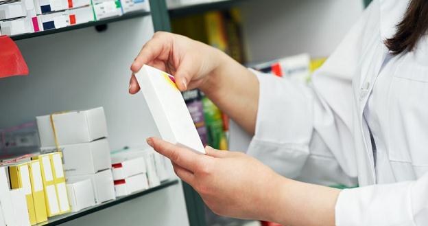 Firmy farmaceutyczne, od aptek po fabryki, zwalniają pracowników /&copy;123RF/PICSEL