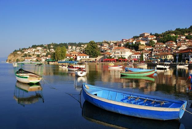 Firmy powinny zastanowić się nad przeniesieniem biznesu na Bałkany? Na zdjęciu Jezioro Ochrydzkie /&copy;123RF/PICSEL