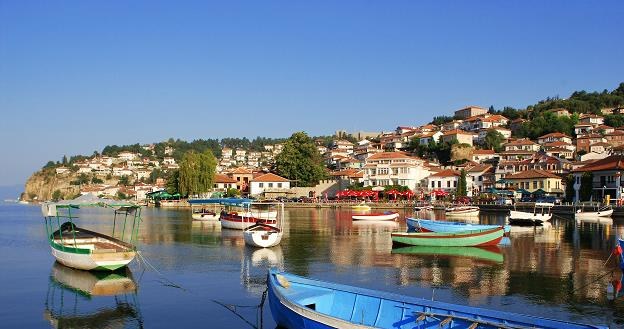 Firmy powinny zastanowić się nad przeniesieniem biznesu na Bałkany? Na zdjęciu Jezioro Ochrydzkie /&copy;123RF/PICSEL