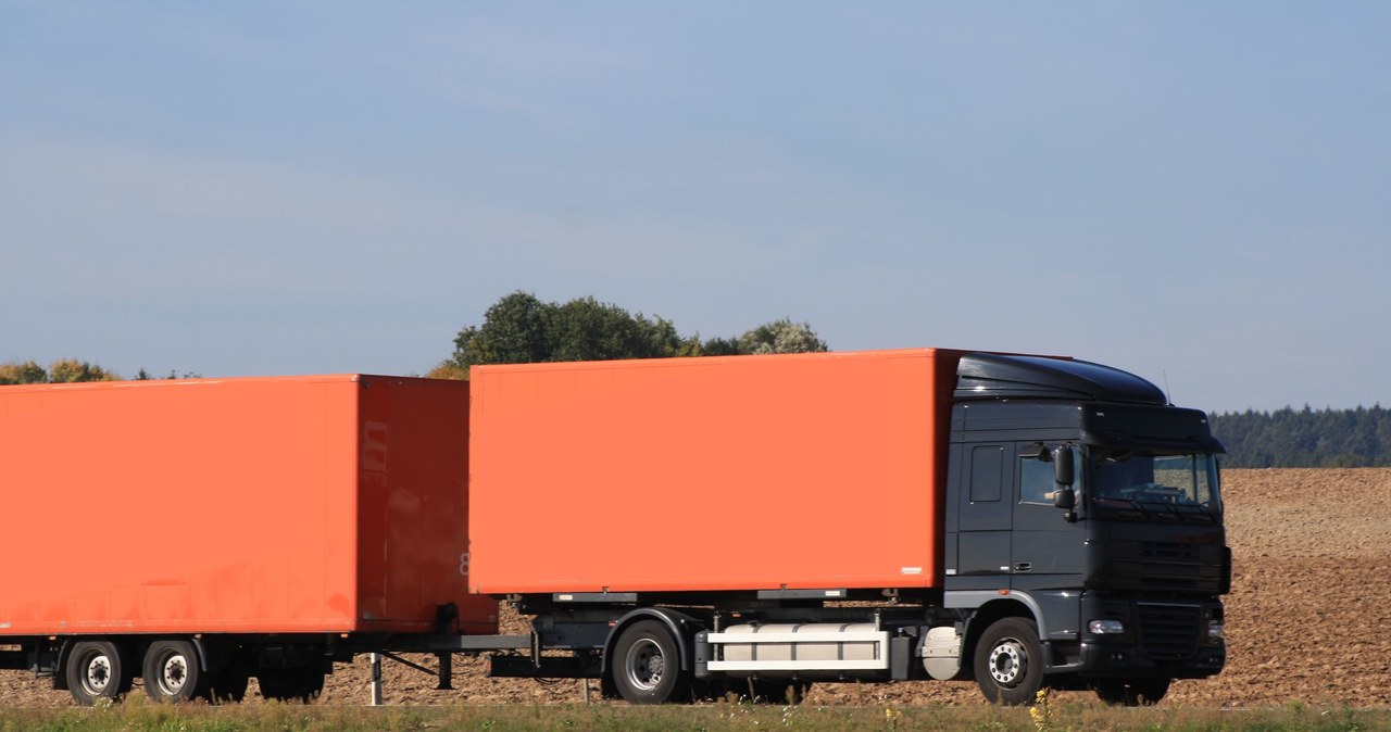Firmy transportowe narzekają na brak kierowców /123RF/PICSEL