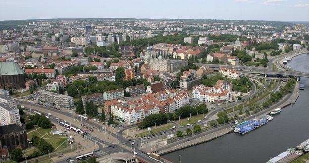 Firmy w Szczecinie będą zatrudniać pracowników /fot. Robert Stachnik /Reporter