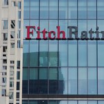 Fitch przestrzega Polskę. Agencja wymienia kluczowe ryzyko dla ratingu