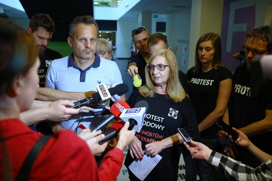 Fizjoterapeuci zapowiadają wznowienie protestu /Rafał Guz /PAP