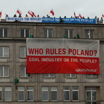 Flaga Greenpeace zdjęta, działacze usunięci z dachu ministerstwa