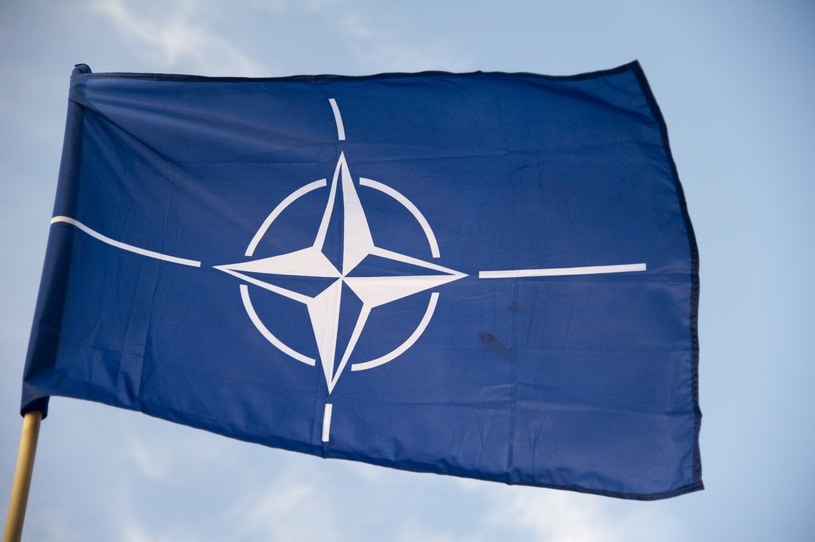 Flaga NATO. /Wojciech Stóżyk /Reporter