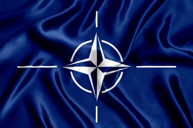 Flaga NATO /Shutterstock