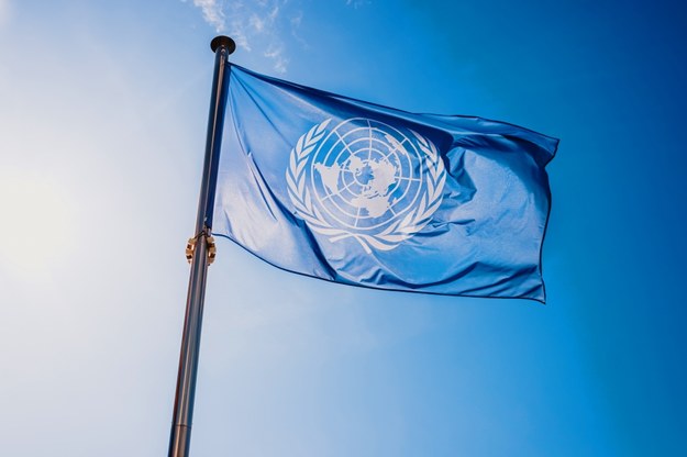 Flaga Organizacji Narodów Zjednoczonych. /Shutterstock
