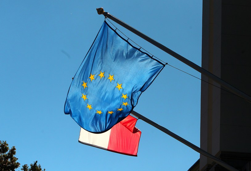 Flaga UE i Polski /STANISLAW KOWALCZUK /East News