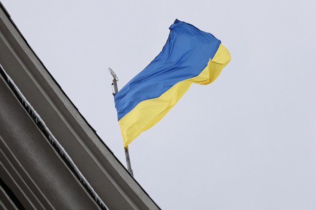 Flaga Ukrainy na budynku w stolicy kraju - luty 2022 r. / 	Leszek Szymański    /PAP