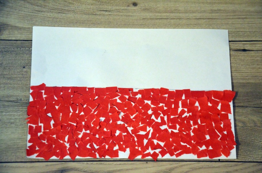 Flaga z wydzieranki /Marlena Chudzio /RMF FM