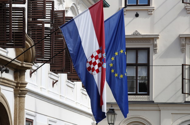 Flagi Chorwacji i Unii Europejskiej w Zagrzebiu /ANTONIO BAT /PAP/EPA