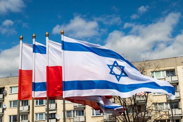 Flagi Izraela i Polski. /Shutterstock