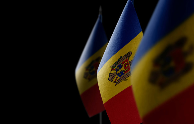Flagi Mołdawii /Shutterstock
