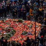 Flagi opuszczone do połowy masztu. Czesi opłakują ofiary strzelaniny 