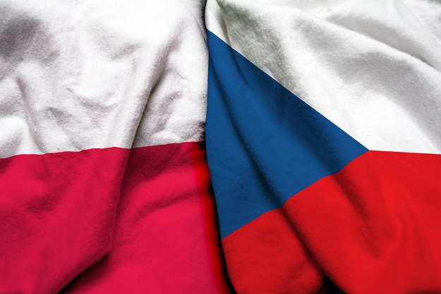 Flagi Polski i Czech /Shutterstock