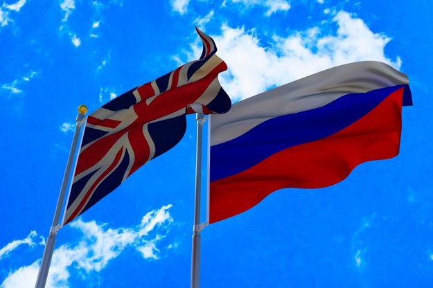 Flagi Rosji i Wielkiej Brytanii. /Shutterstock