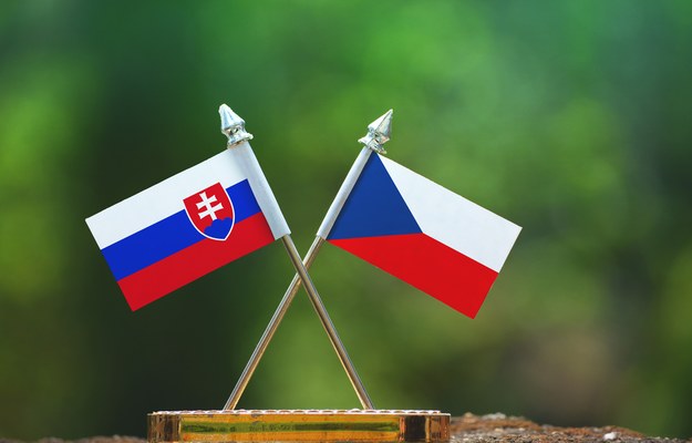 Flagi Słowacji i Czech /Shutterstock