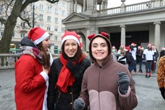 Flash mob w Poznaniu! Rozdaliśmy "Choinki pod Choinkę" od RMF FM