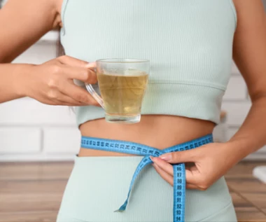 "Flat belly tea", czyli herbata na płaski brzuch. Tylko dwa składniki, świetny po posiłku i na zimno