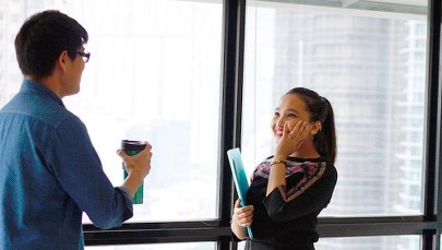 Flirt w miejscu pracy? To nie musi być szkodliwe