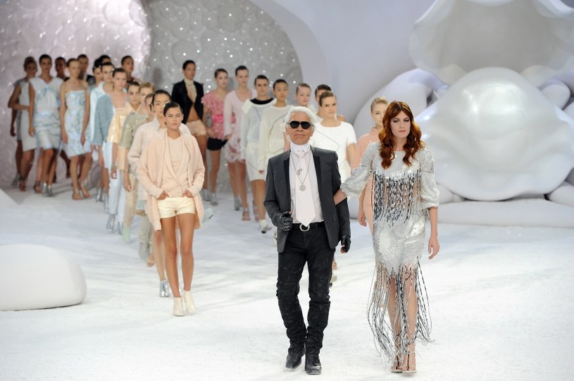Florence i Karl Lagerfeld na pokazie Chanel &nbsp; /Getty Images