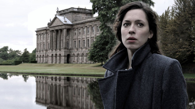 Duchy, zjawy i "Szepty" Florence niedawno straciła narzeczonego. – Według niej ludzie umierają bez powodu, a sprawiedliwość nie istnieje – mówi Rebecca Hall. /fot /materiały prasowe