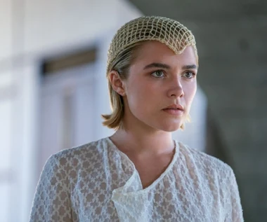 Florence Pugh trafiona w twarz. Wszystko uchwyciły kamery