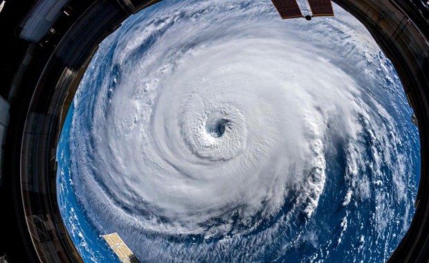 Florence szeroka na 800 km. Amerykanie uciekają przed huraganem