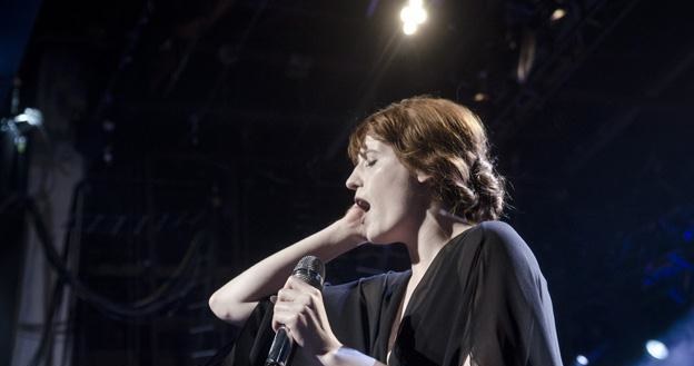 Florence Welch dobrze czuje się również w tanecznych klimatach - fot. Kris Connor /Getty Images/Flash Press Media