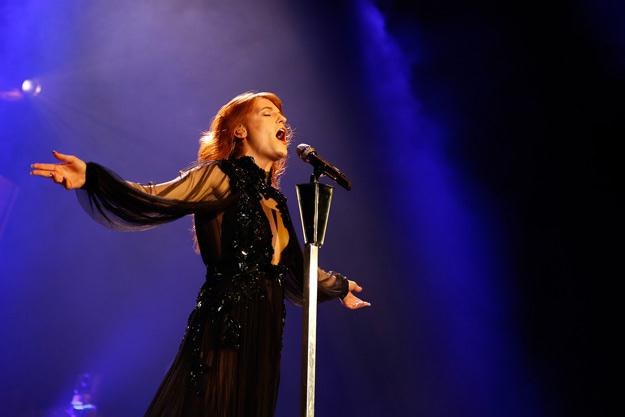 Florence Welch znów pokazała wielką moc swojego głosu - fot. Simone Joyner /Getty Images/Flash Press Media
