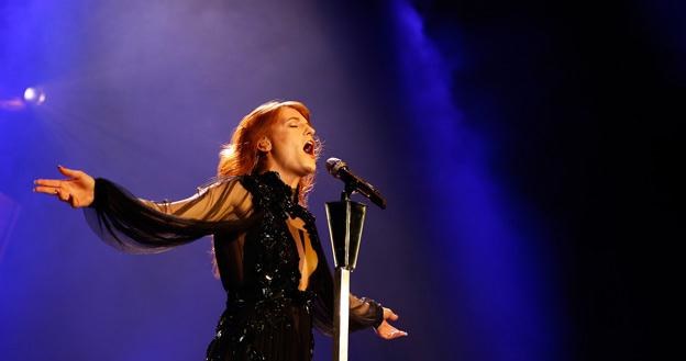 Florence Welch znów pokazała wielką moc swojego głosu - fot. Simone Joyner /Getty Images/Flash Press Media