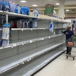 Floryda: Mieszkańcy wykupują żywność, lekarstwa i paliwo. Chcą zabezpieczyć się przed huraganem