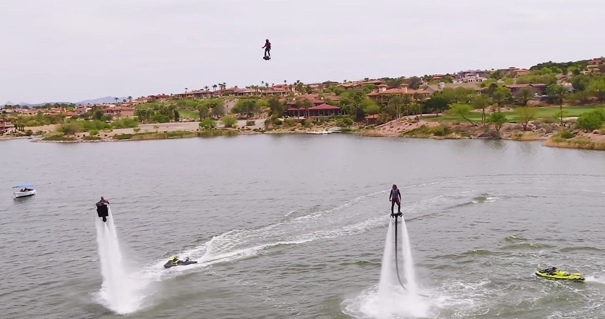 Flyboard, Flyride i Flyboard Air w akcji nad jeziorem. Świetny sprzęt na wakacyjne szaleństwa /Geekweek